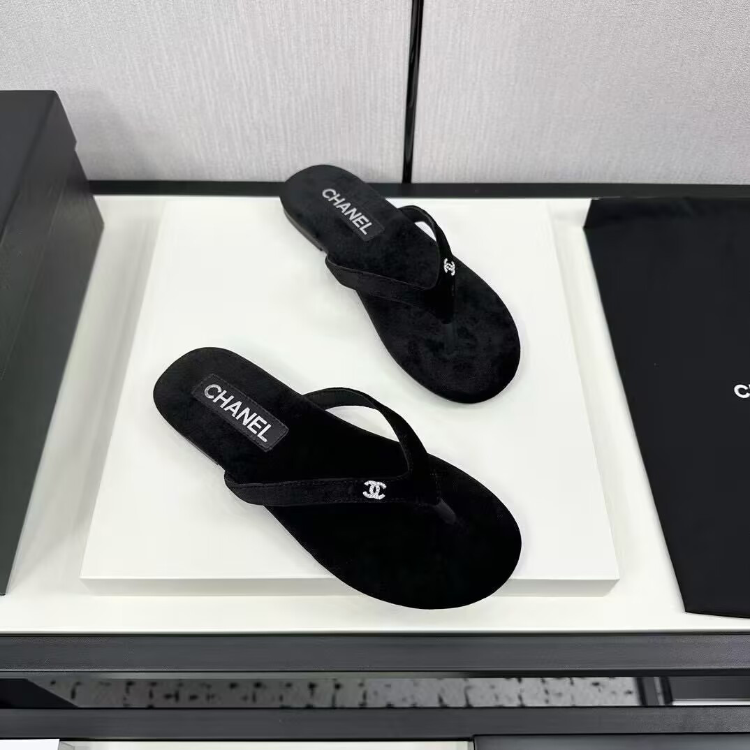UA Chanel Slides