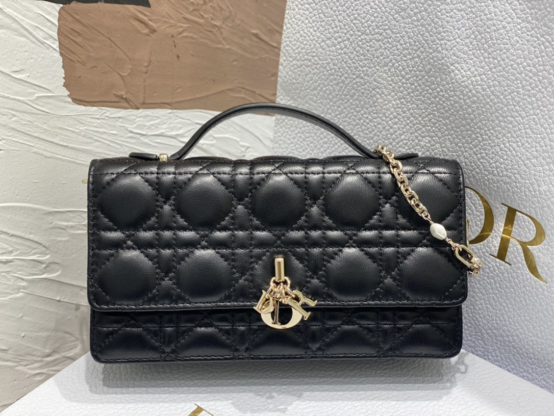 MISS DIOR MINI BAG Black Cannage Lambskin S0980ONMJ_M900 21 x 11.5 x 4.5 cm