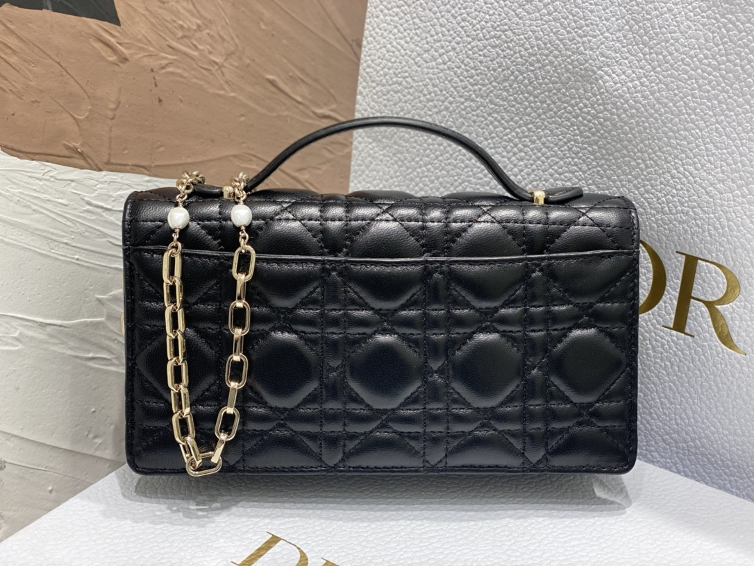 MISS DIOR MINI BAG Black Cannage Lambskin S0980ONMJ_M900 21 x 11.5 x 4.5 cm