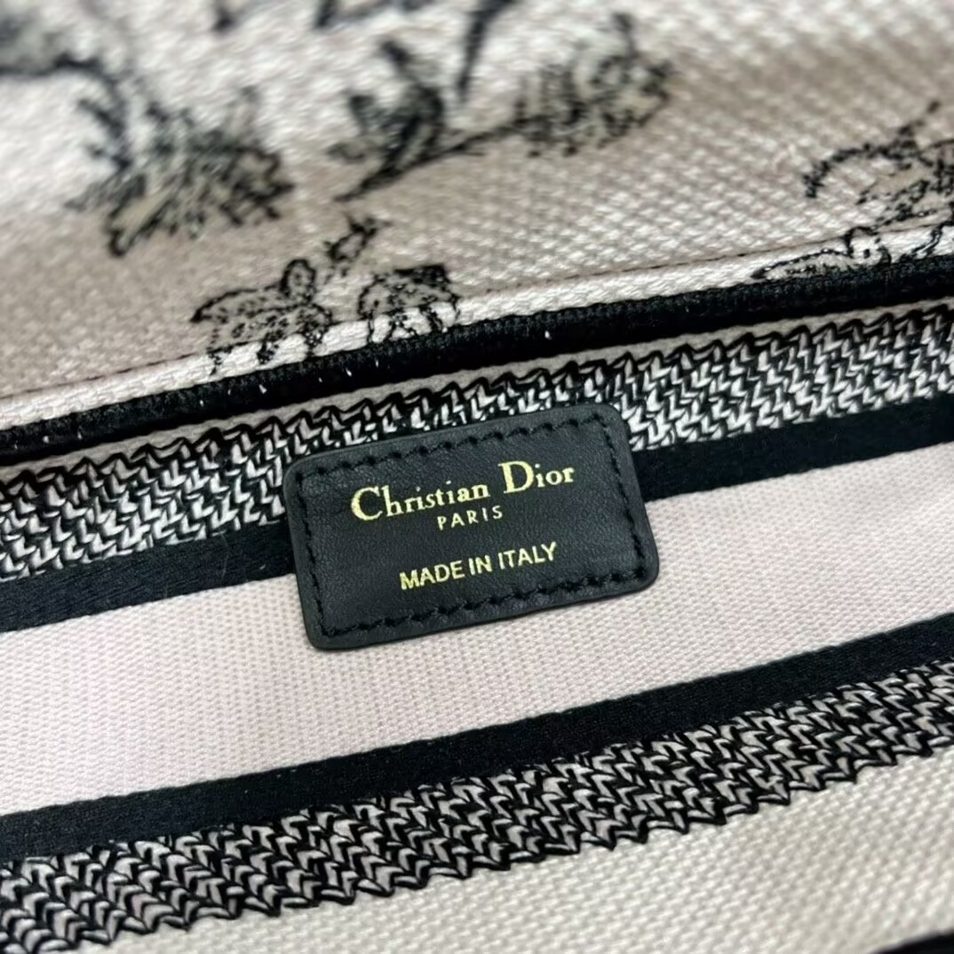 MEDIUM DIOR LADY D-LITE BAG 24 x 20 x 11 cm