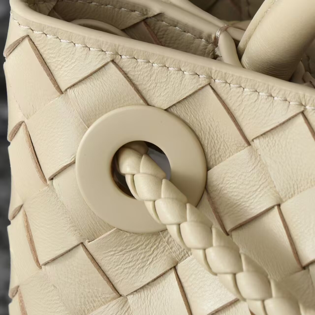 Bottega Veneta Medium Andiamo 32x25x11CM