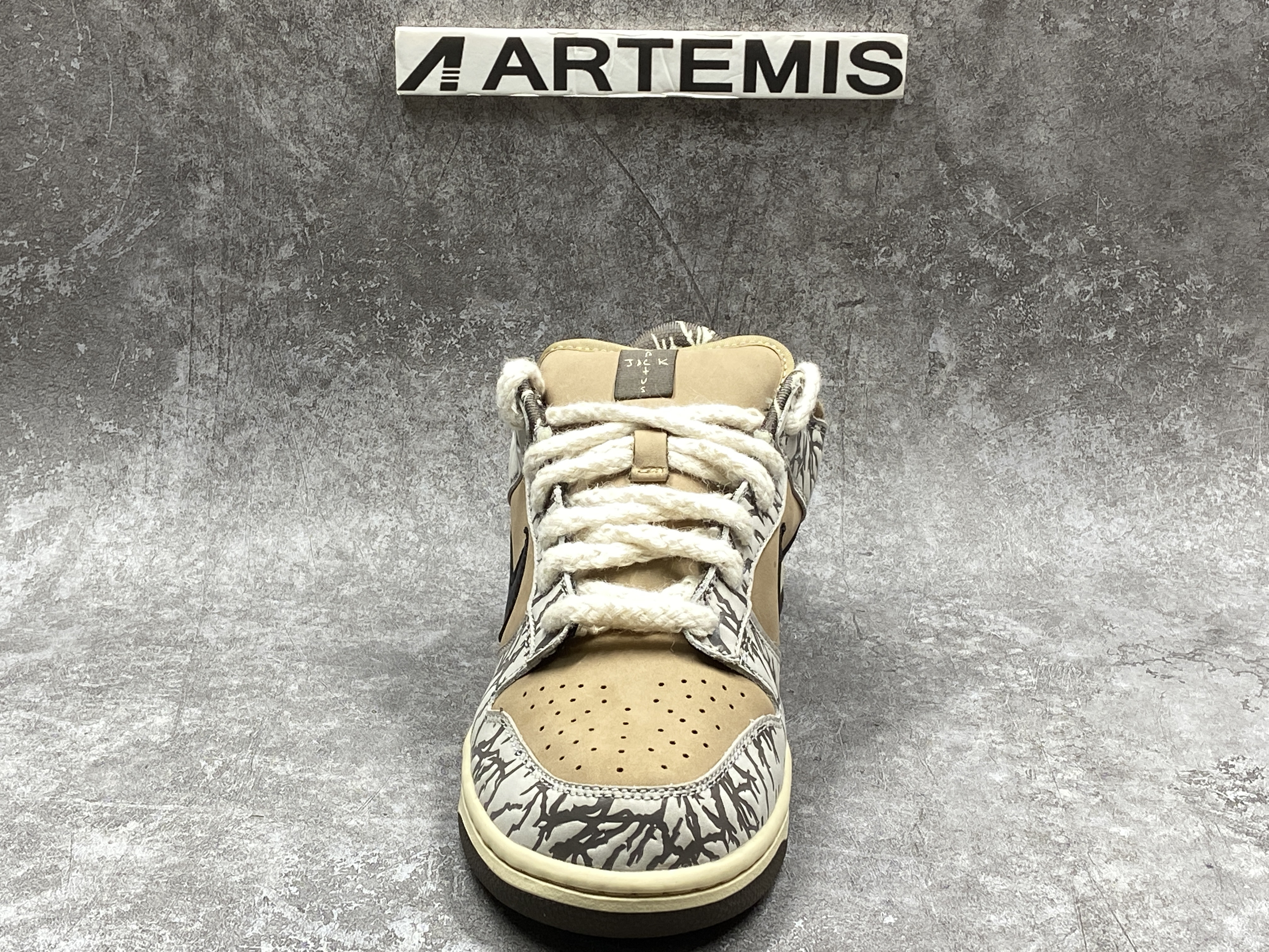 Nike SB Dunk Low Travis Scott (No Shoes Box)