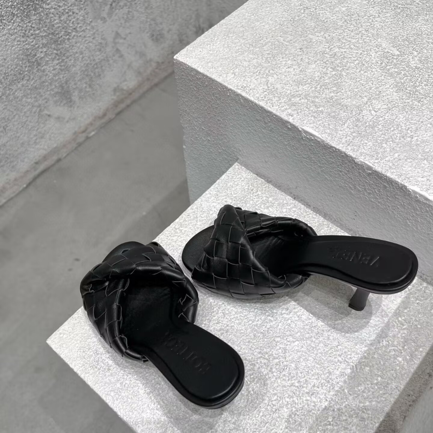 UA Bottega Veneta Blink Slides