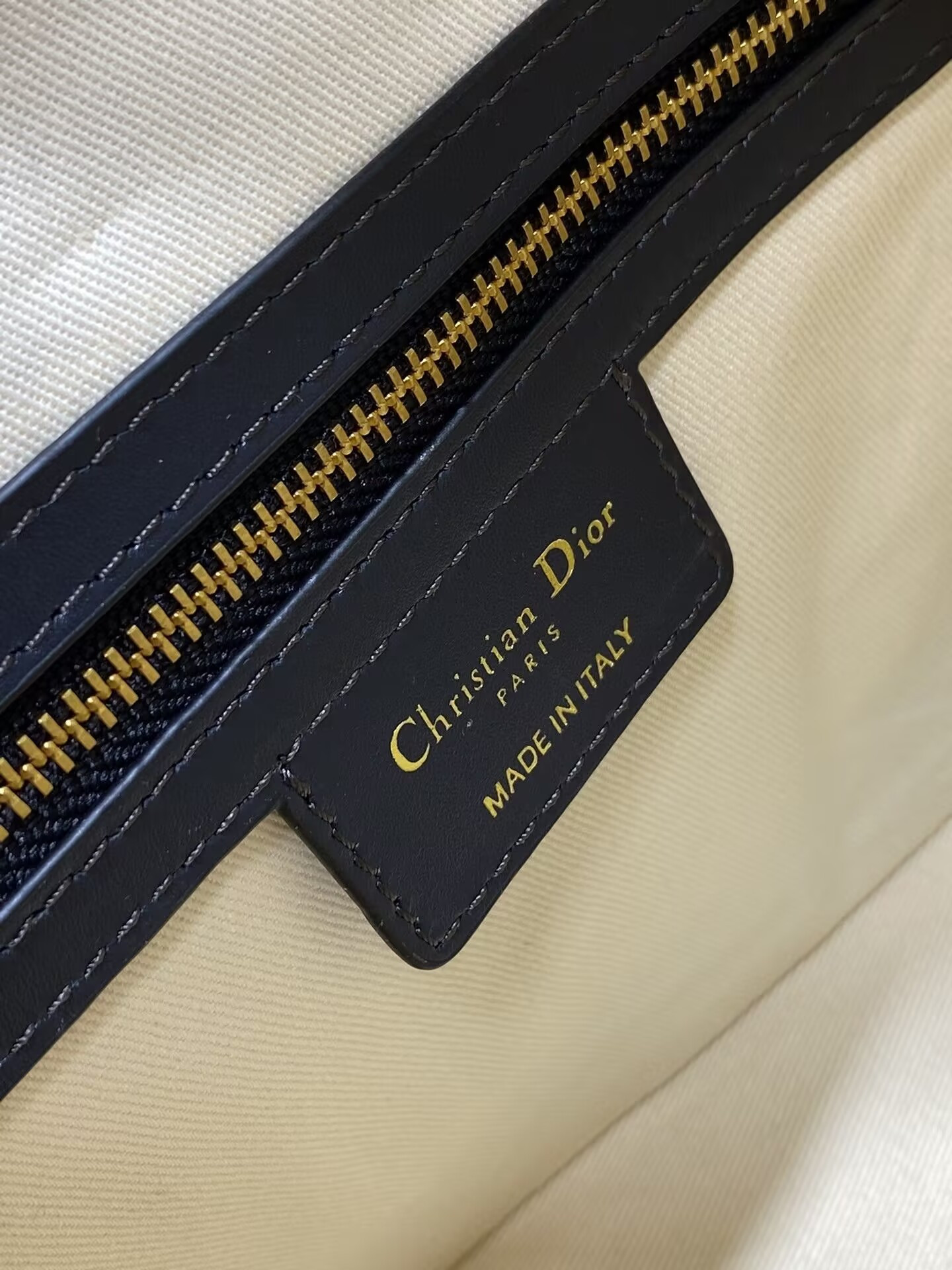 Dior Medium D-Vibe Bowling Bag 25x16x9.5cm