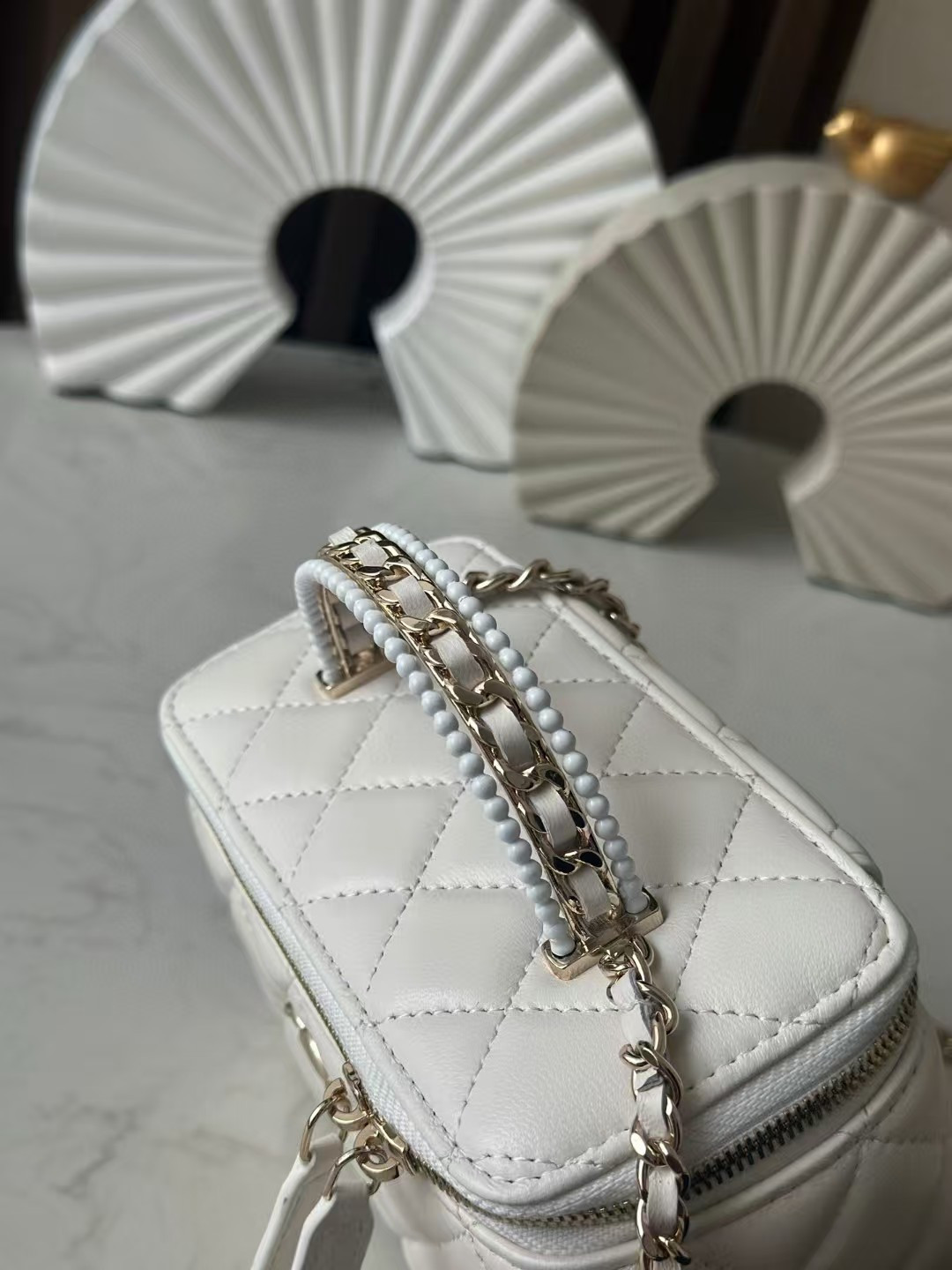 CHANEL Vanity With Chain 9.5x17x8cm