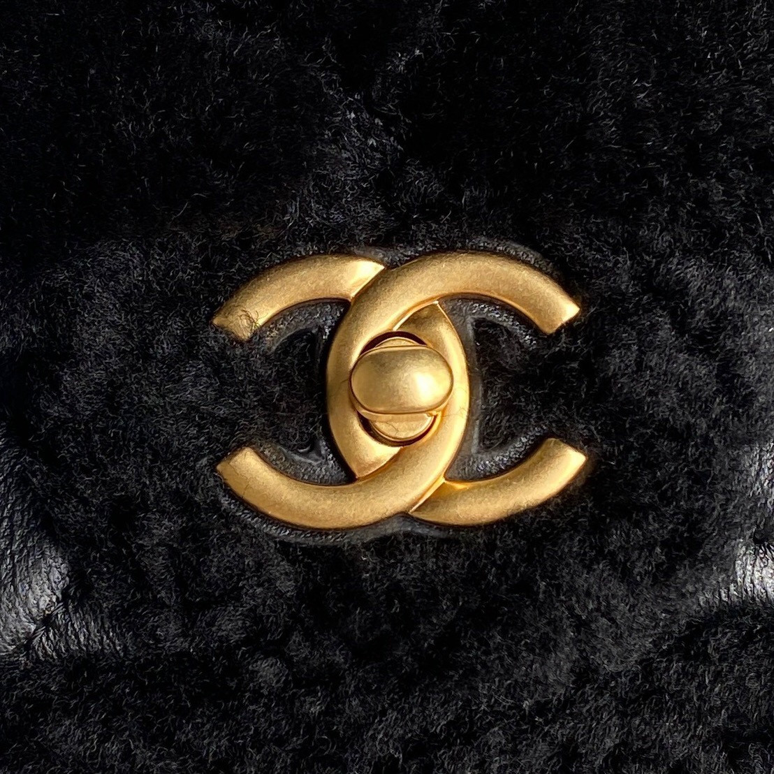 Chanel Mini Flap Bag 12 x 18 x 6cm