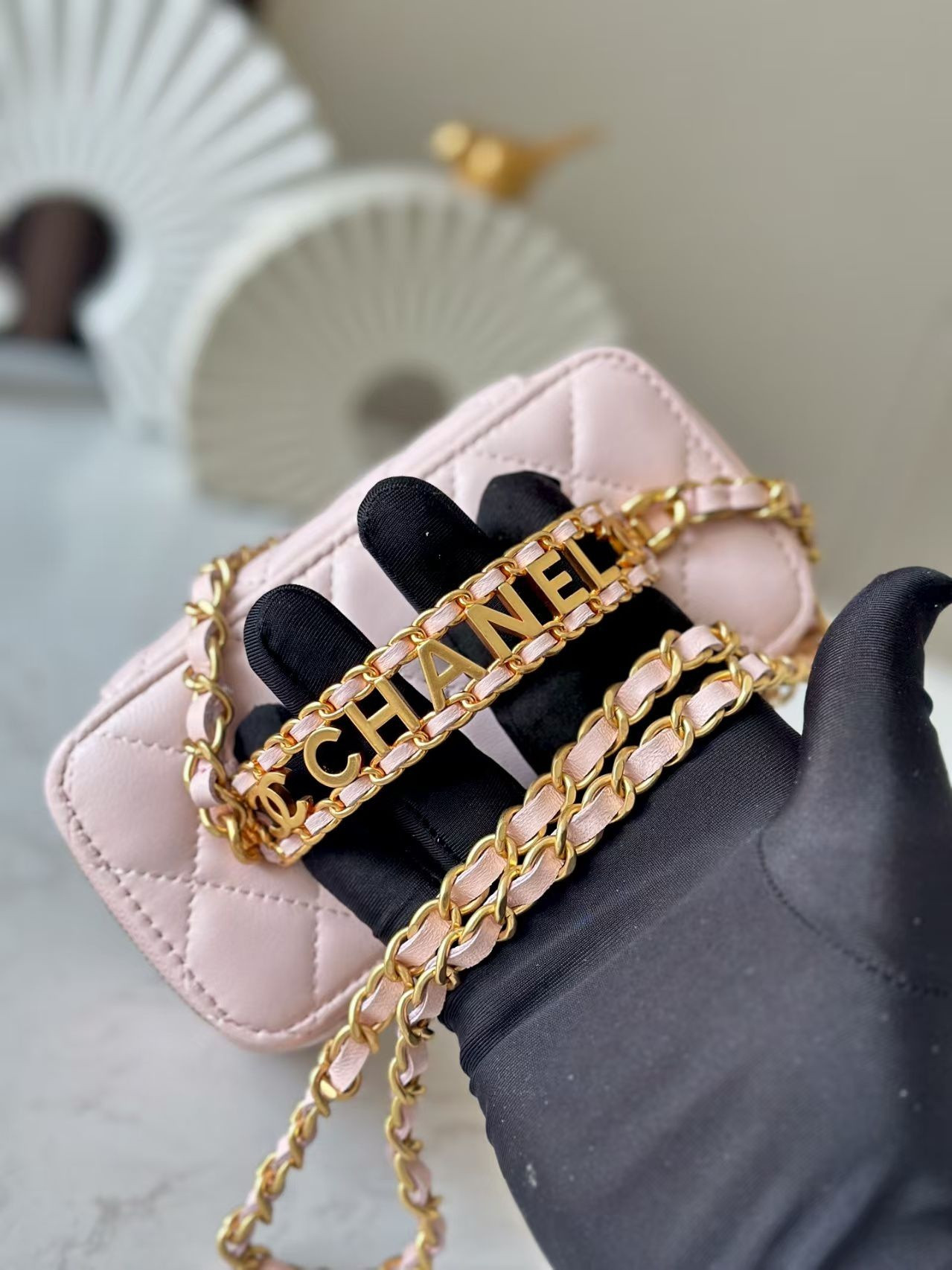 CHANEL Vanity With Chain 9.5x17x8cm