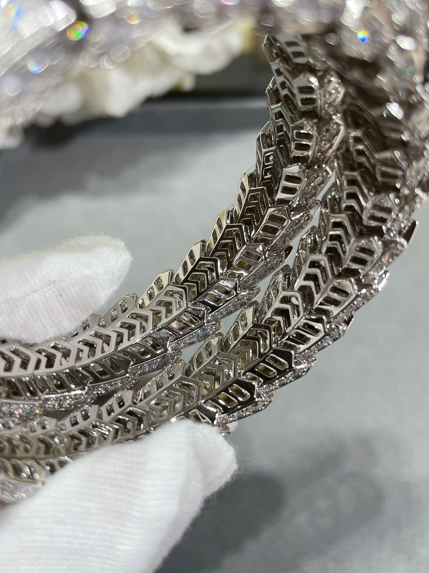 Bvlgari Large three-circle full-diamond snake Bracelet