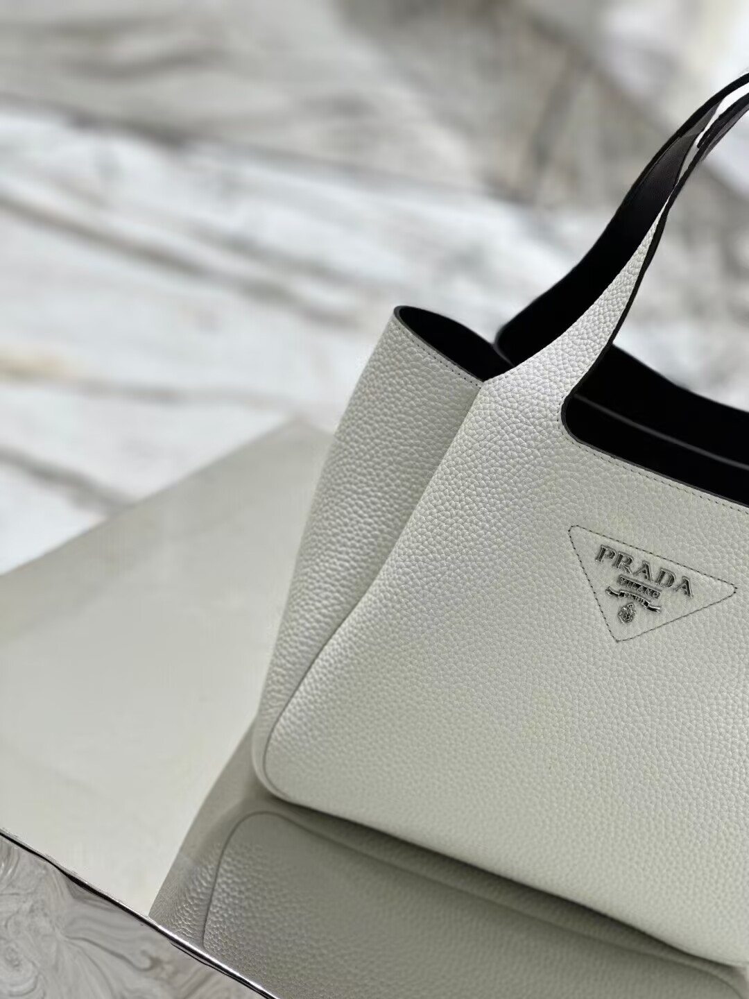 Prada Medium Leather Tote 25x21.5x14cm