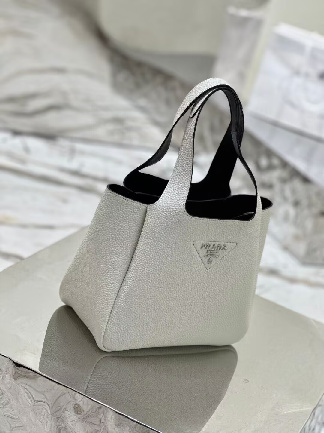 Prada Medium Leather Tote 25x21.5x14cm