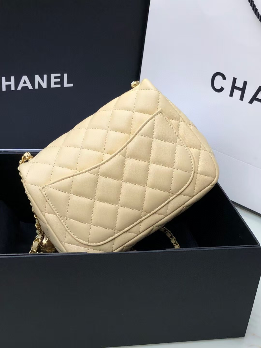 CHANEL MINI FLAP 13.5 × 17 × 8 cm