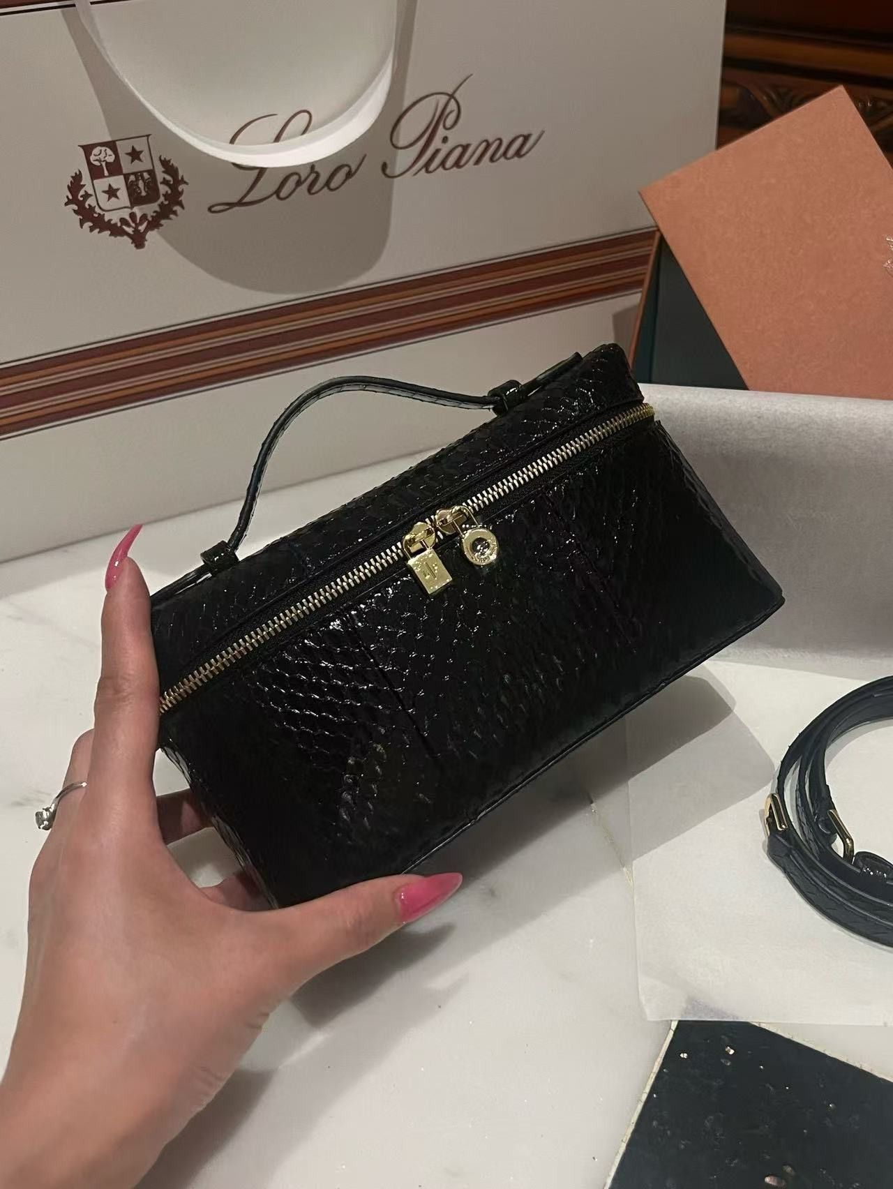 Loro Piana Extra Pocket L19 Bag 11x19x6.5cm