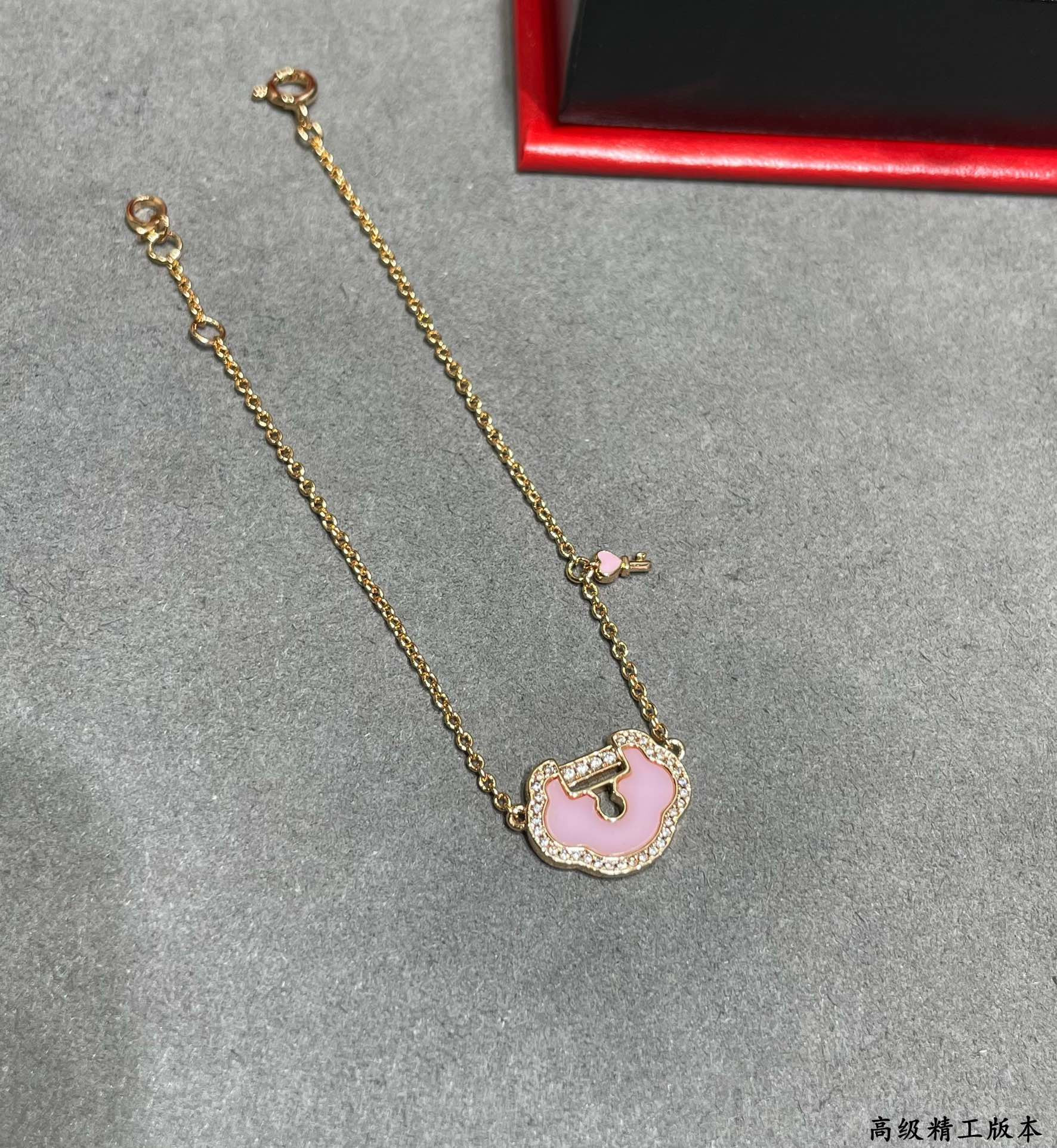 Qeelin Large Ruyi Lock Bracelet