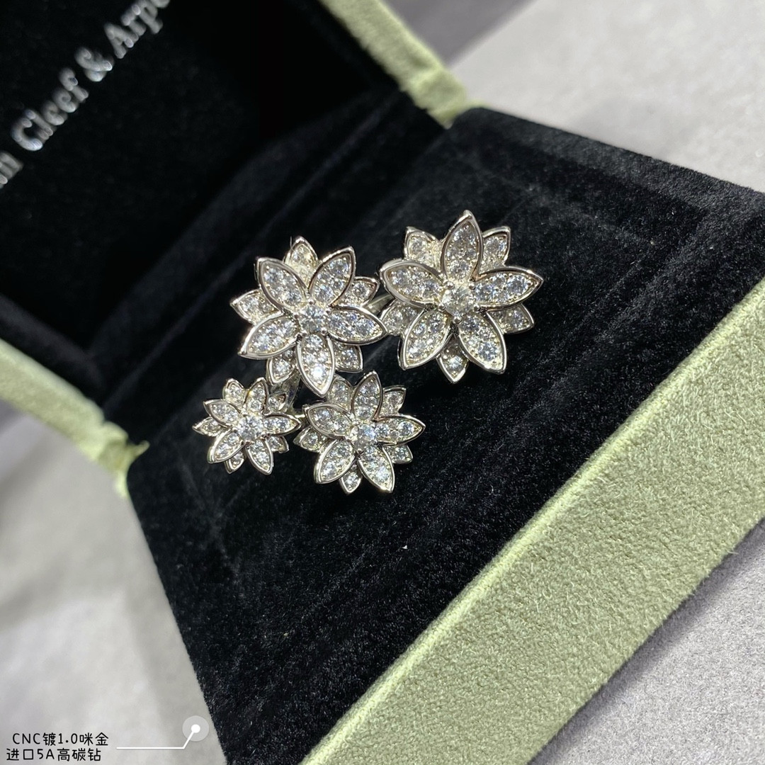 Van Cleef & Arpels lotus Ring