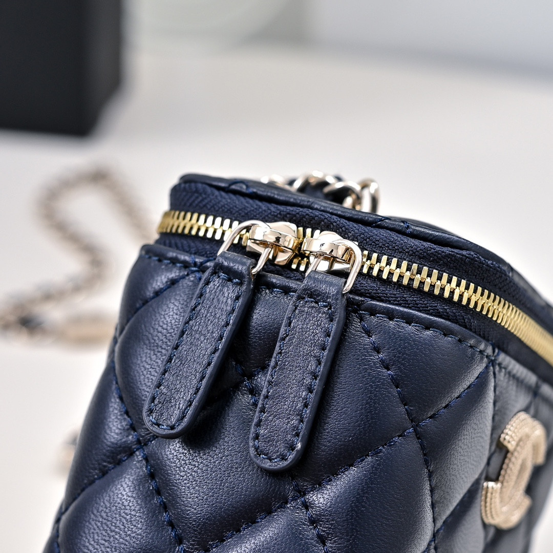 CHANEL SMALL VANITY WITH CHAIN 11x8.5x7cm