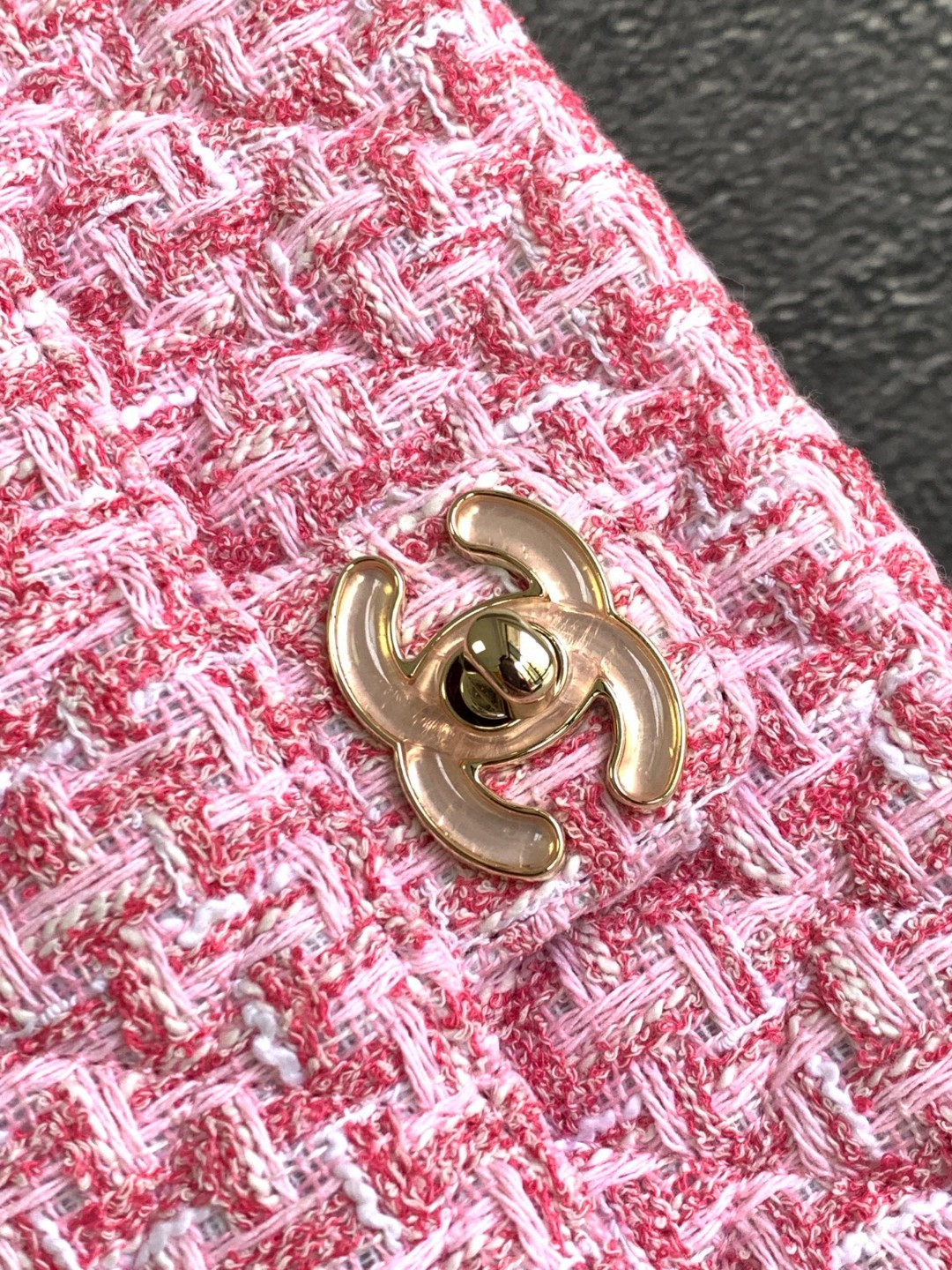 Chanel flap bag pink tweed 14.5x18.5x6.5cm