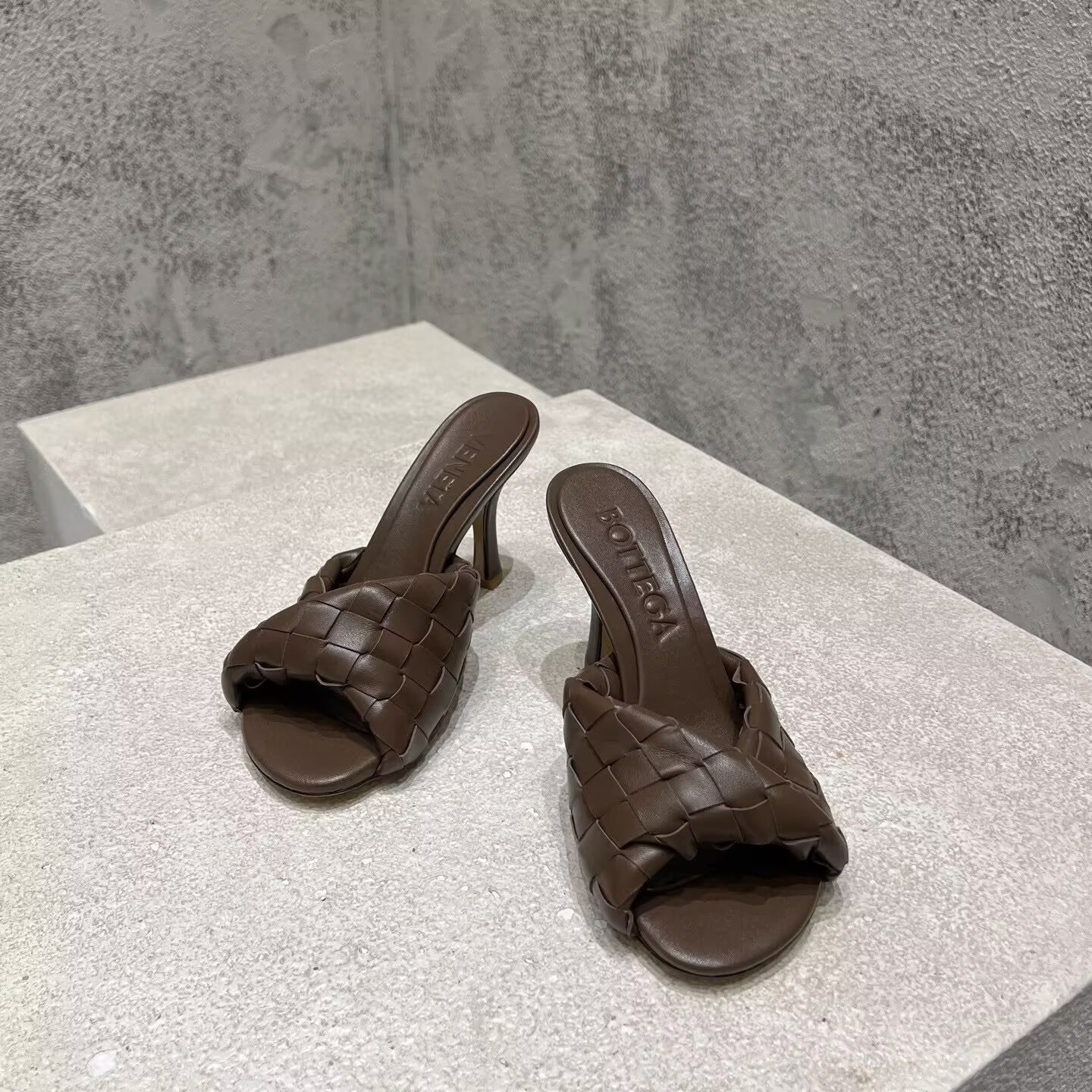 UA Bottega Veneta Blink Slides