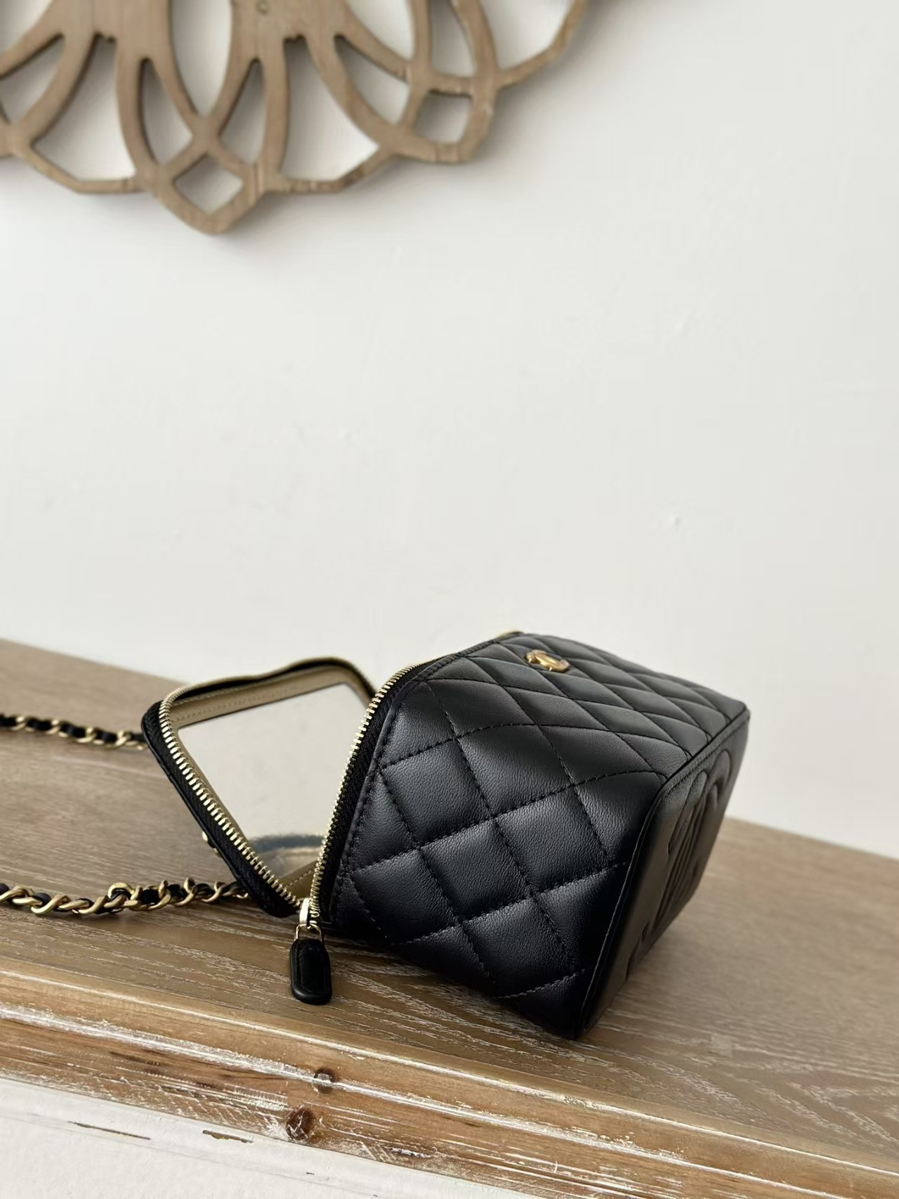 CHANEL Vanity With Chain 9.5x17x8cm