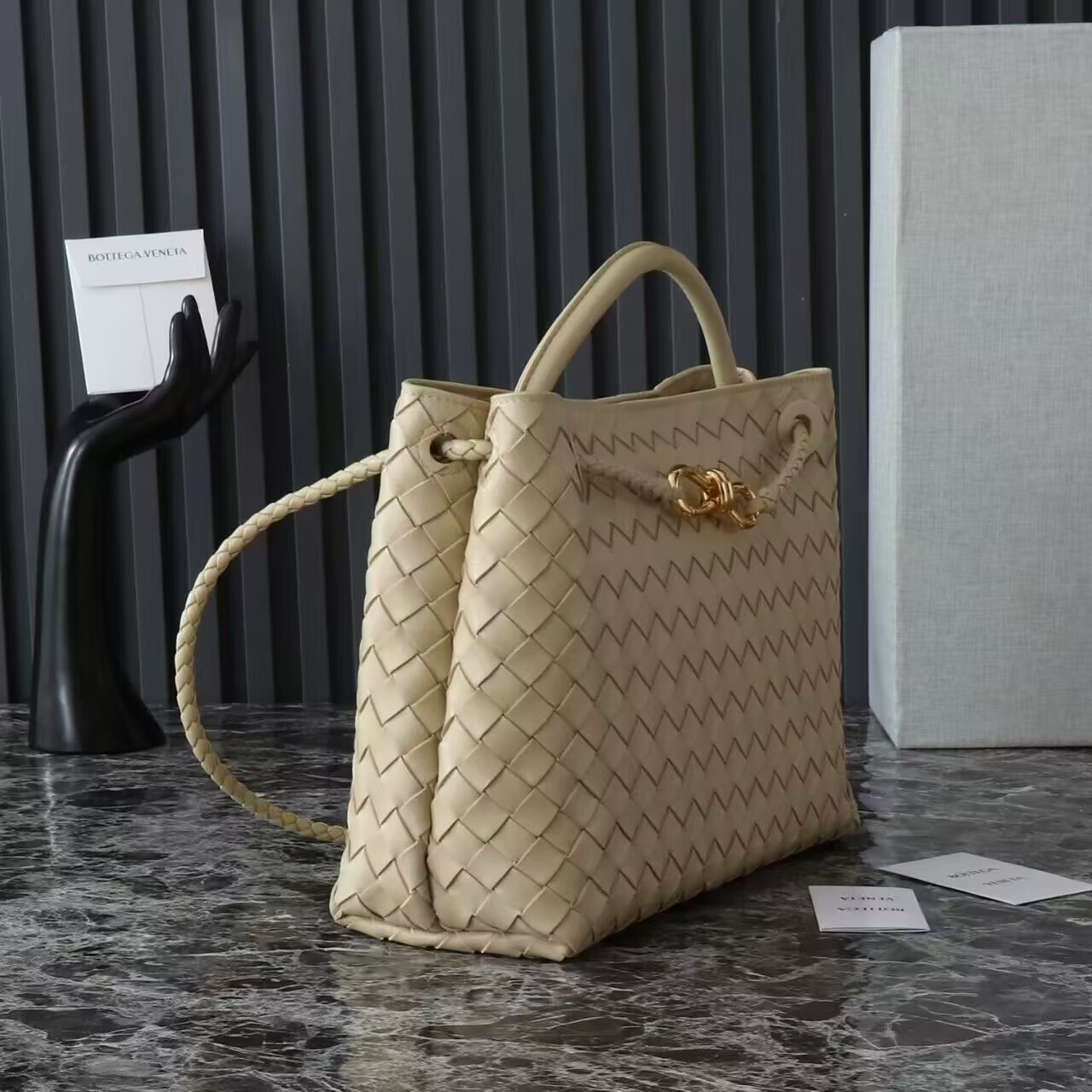 Bottega Veneta Medium Andiamo 32x25x11CM
