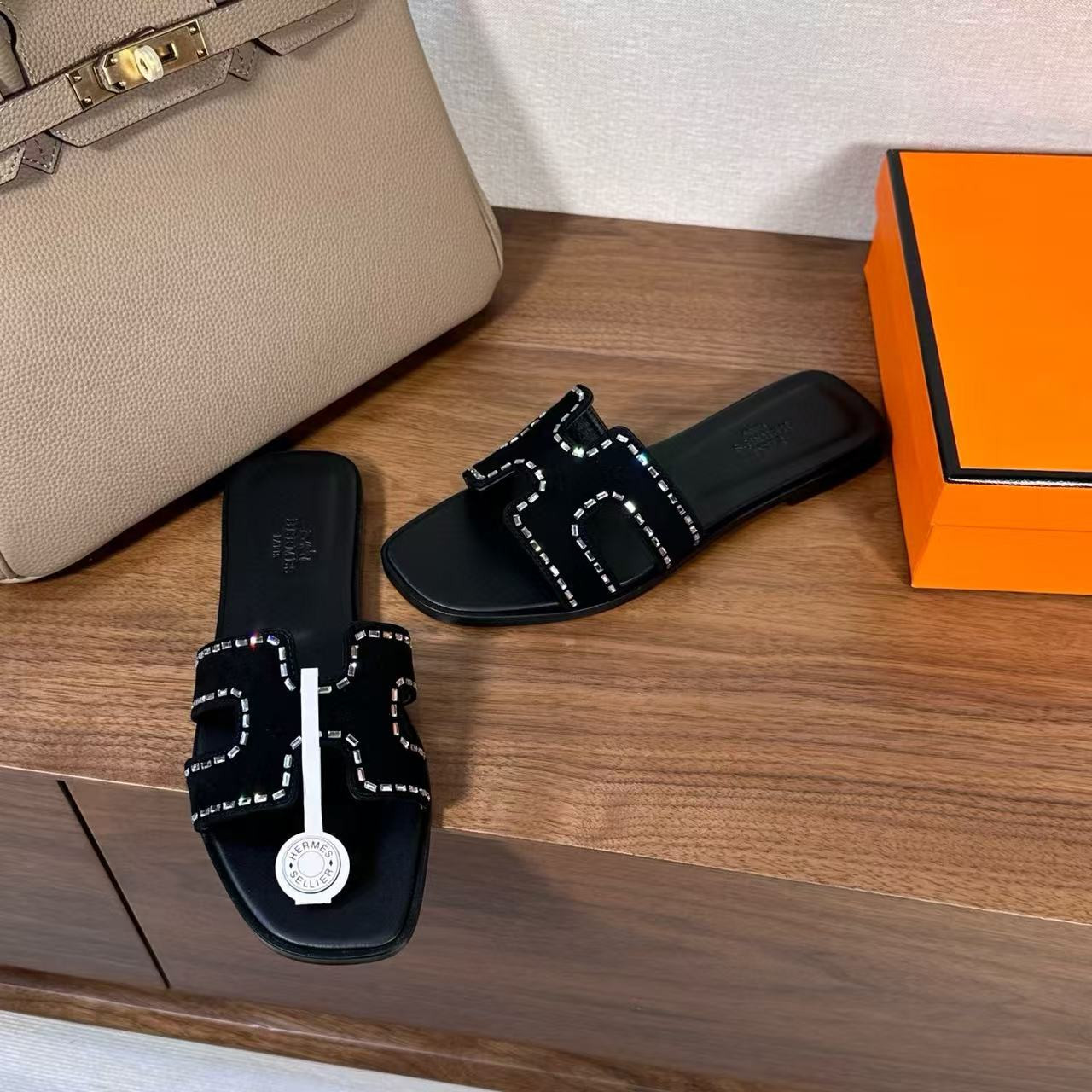 UA Hermès Oran sandal