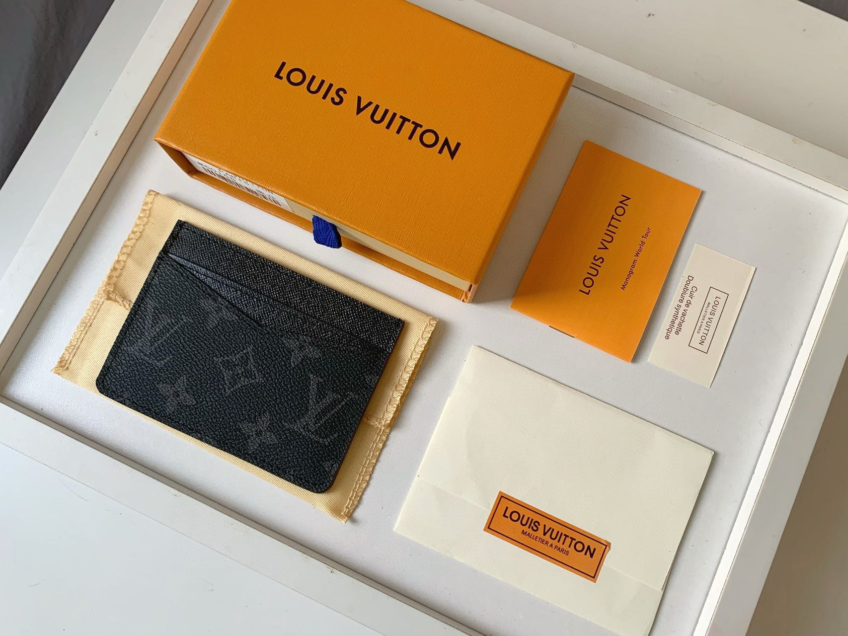 LOUIS VUITTON LV CARD HOLDER Black 8X11CM