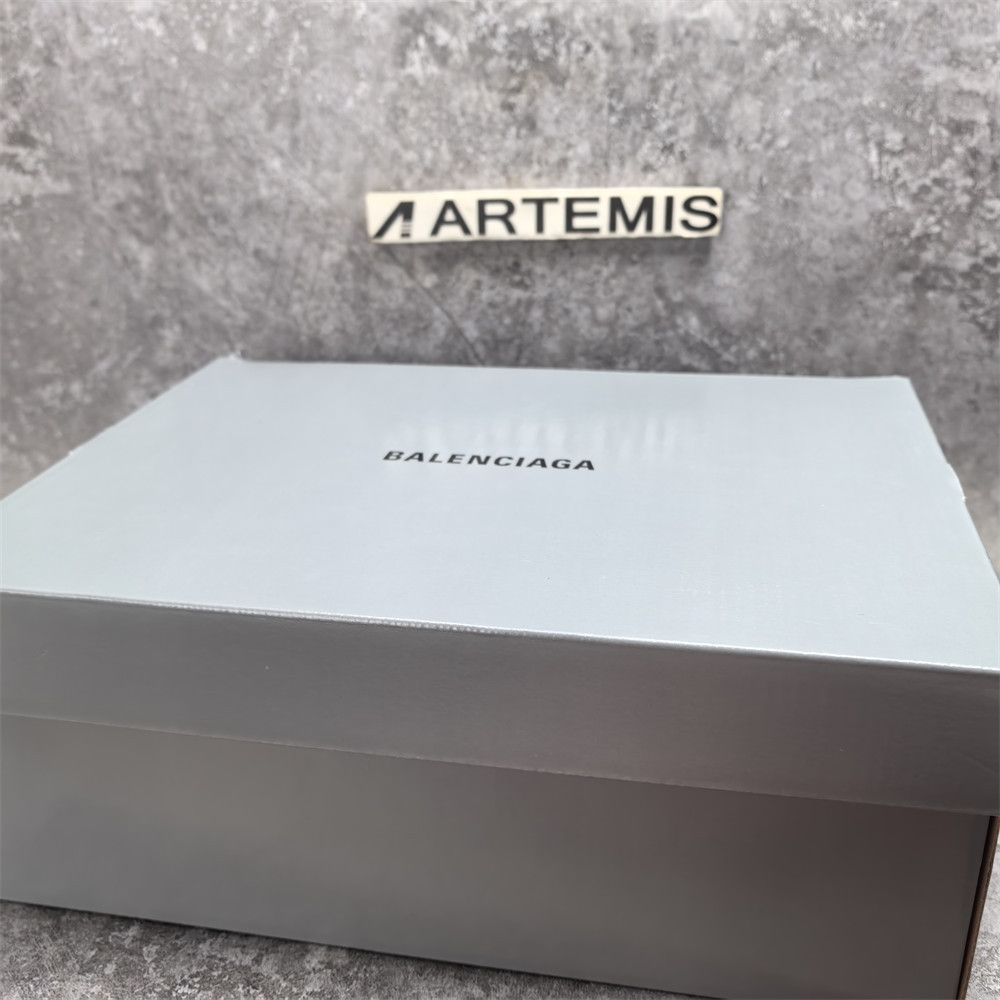 UA Balenciaga Runner Sneaker