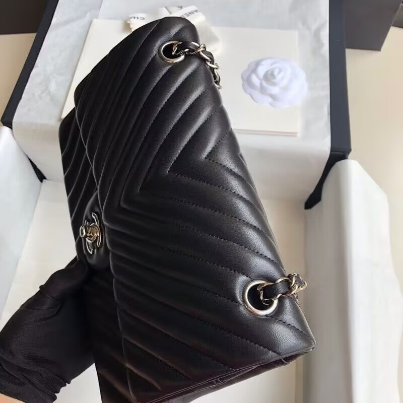 CHANEL Flap Bag 25cm