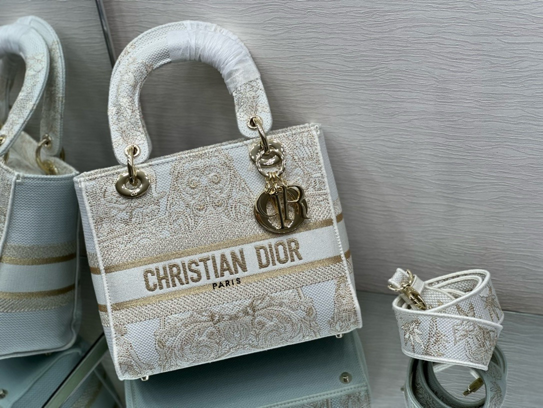 MEDIUM DIOR LADY D-LITE BAG  24 x 20 x 11 cm
