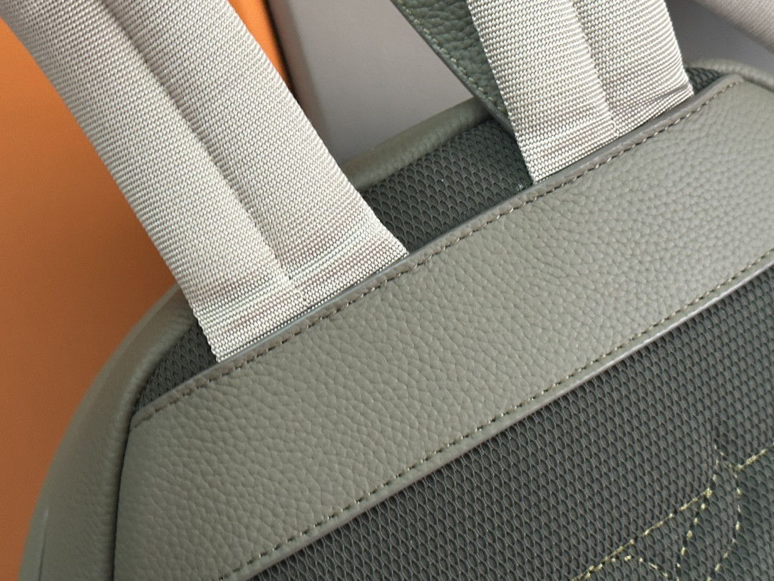 Dior Rider 2.0 Backpack  Khaki Dior Gravity Leather and Khaki Grained Calfskin 31 x 40 x 18 cm