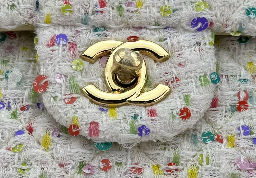 CHANEL MINI CLASSIC 11.12 HANDBAG 25 15.5 × 25.5 × 6.5 cm