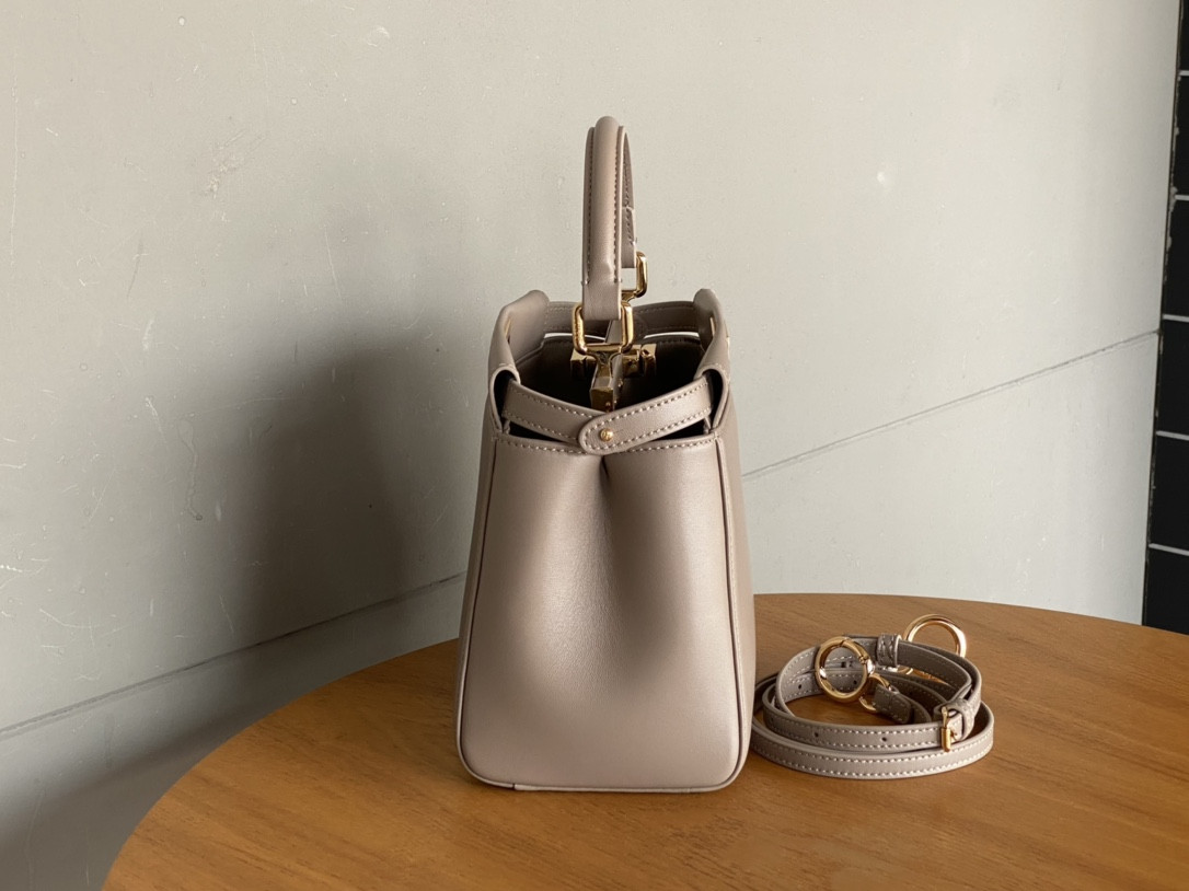 Fendi 8315C Peekaboo bag 23x9x20cm