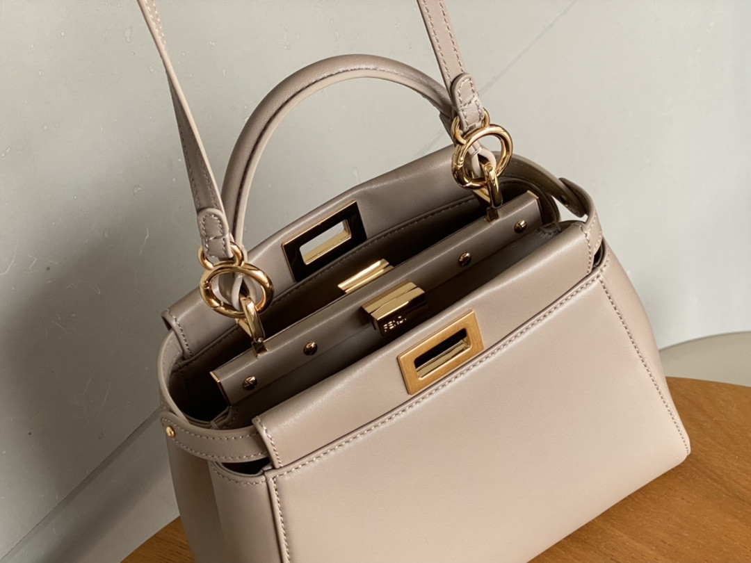 Fendi 8315C Peekaboo bag 23x9x20cm