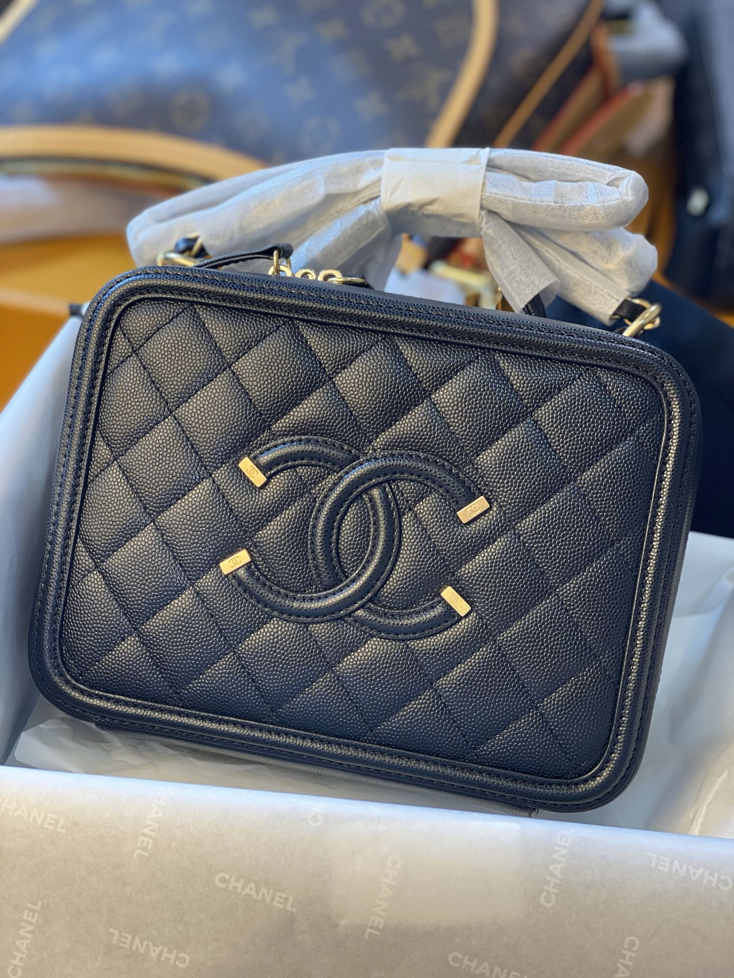 CHANEL VANITY CASE   17x7x13cm