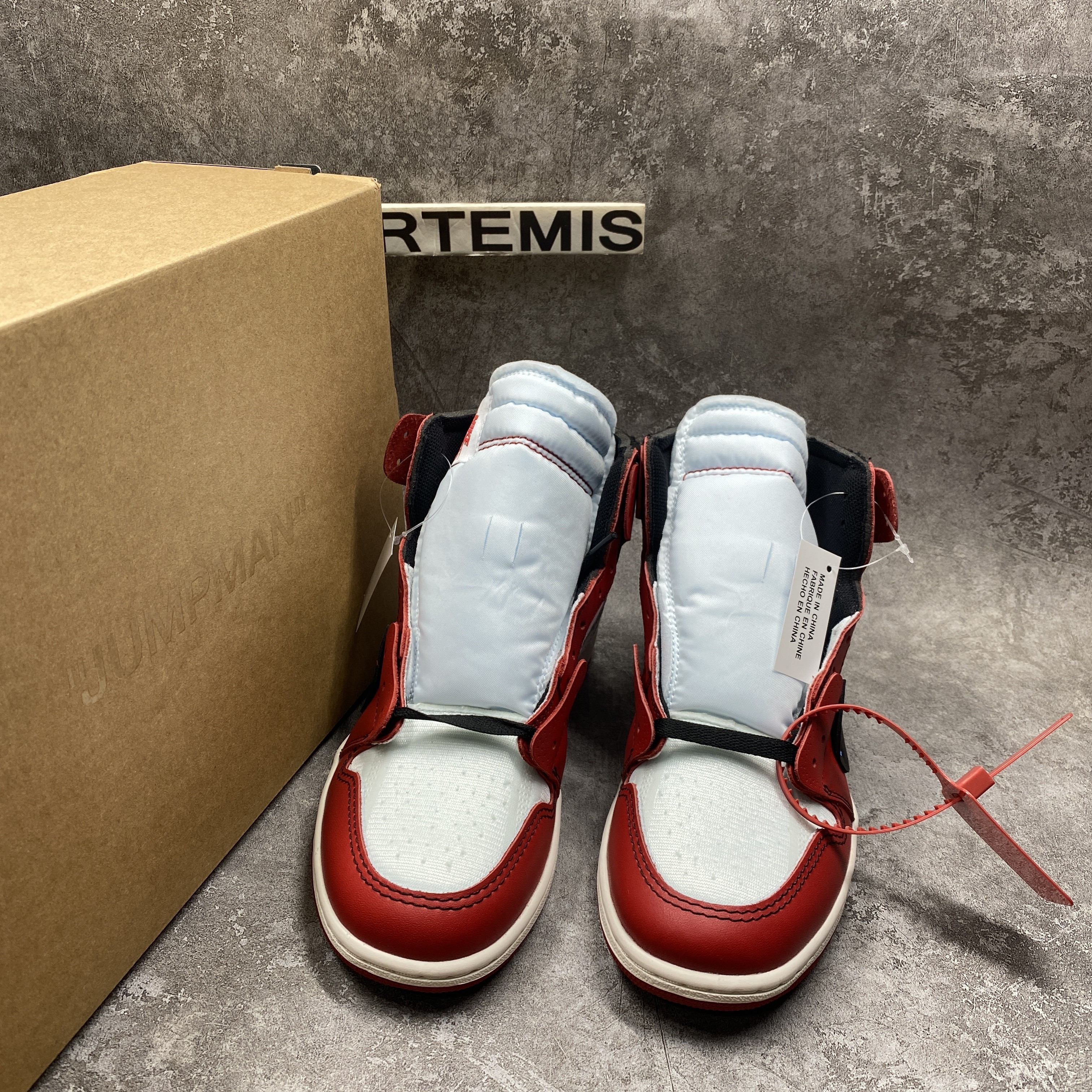 Air Jordan 1 Retro High Off-White Chicago