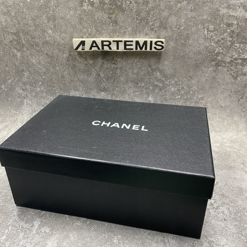 Channel Low Trainer in White Pink