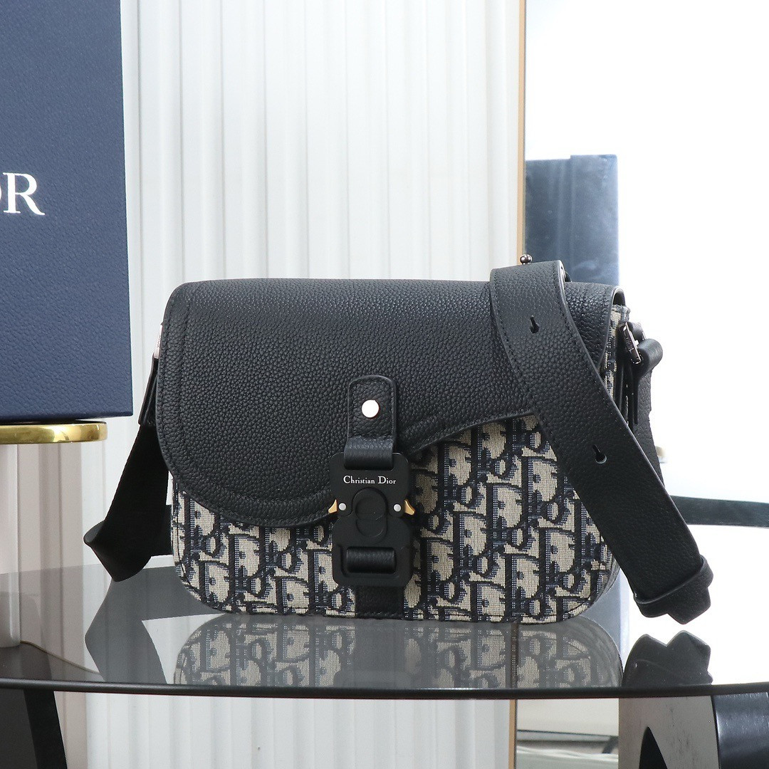 Dior Saddle Messenger Bag with Flap 23 x18 x6cm