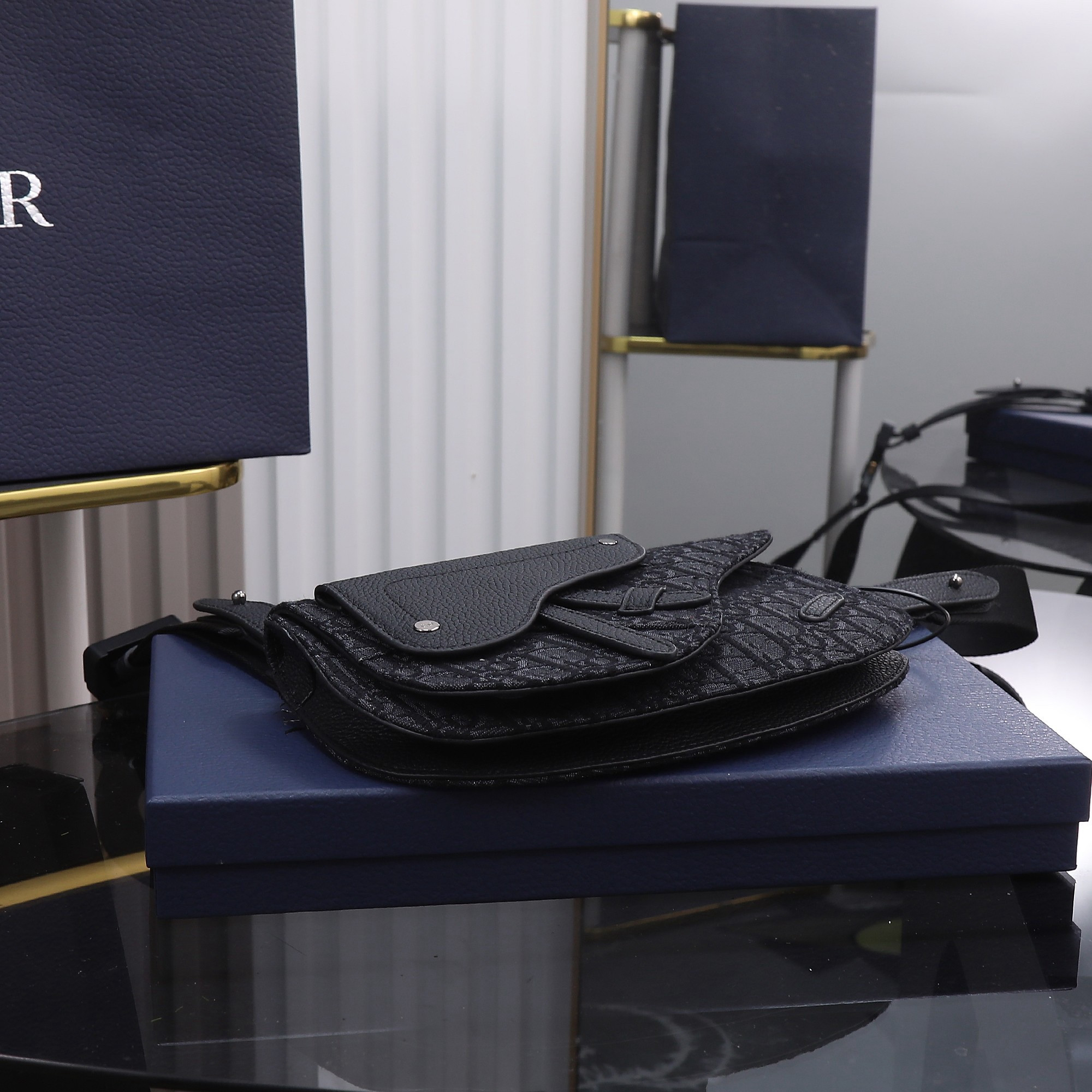 Dior Saddle Messenger Bag with Flap 23 x18 x6cm