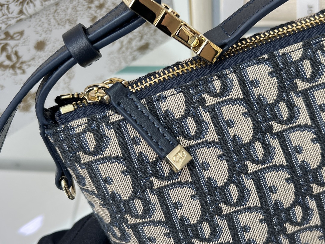 DIOR TRAVEL NOMAD POUCH Blue Dior Oblique Jacquard