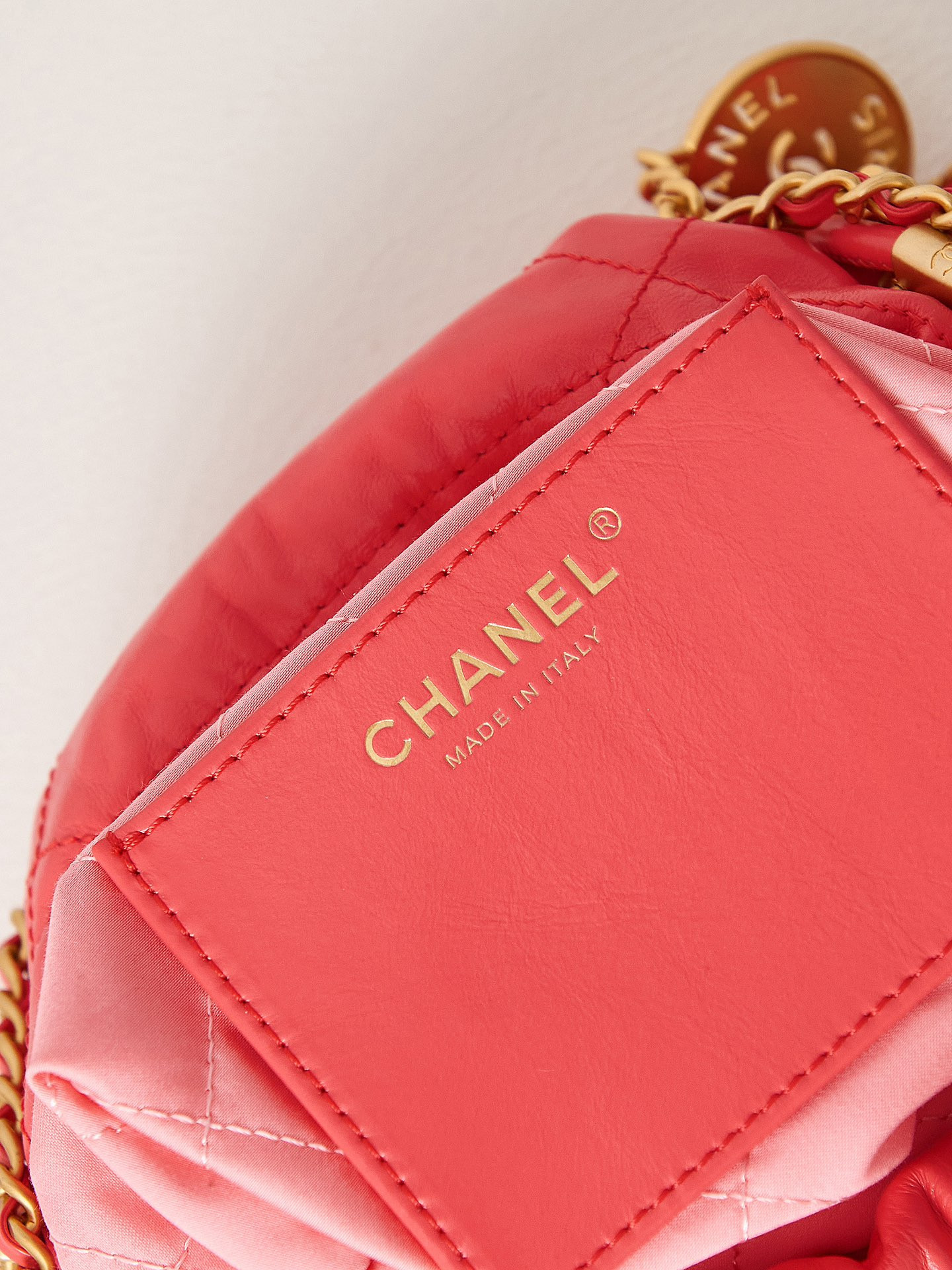 CHANEL 22 MINI HANDBAG Shiny Calfskin red 7.8 × 7.4 × 2.3 in
