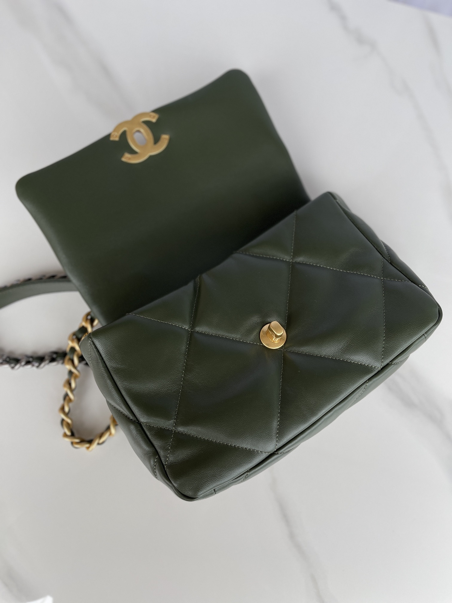 CHANEL 19 HANDBAG Shiny Leather, Gold-Tone, Silver-Tone & Ruthenium-Finish Metal Dark Green 6.2 × 10.1 × 3.5 in