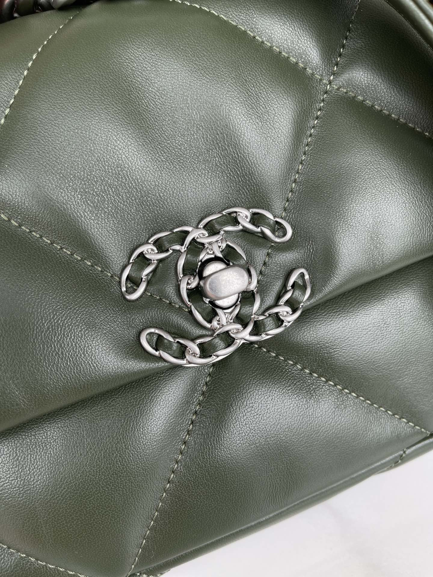 CHANEL 19 HANDBAG Shiny Leather, Gold-Tone, Silver-Tone & Ruthenium-Finish Metal Dark Green 6.2 × 10.1 × 3.5 in