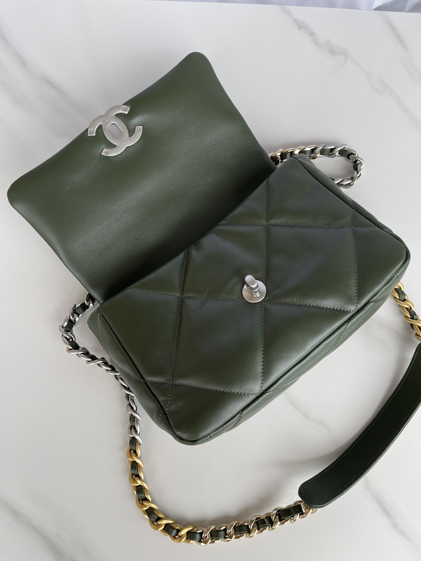 CHANEL 19 HANDBAG Shiny Leather, Gold-Tone, Silver-Tone & Ruthenium-Finish Metal Dark Green 6.2 × 10.1 × 3.5 in