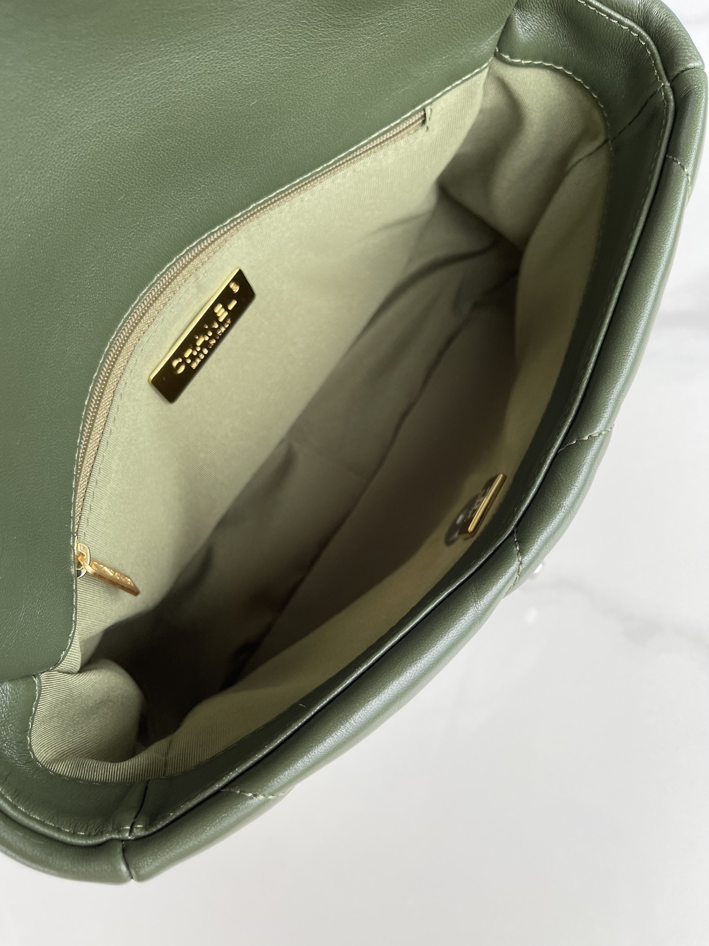 CHANEL 19 HANDBAG Shiny Leather, Gold-Tone, Silver-Tone & Ruthenium-Finish Metal Dark Green 6.2 × 10.1 × 3.5 in