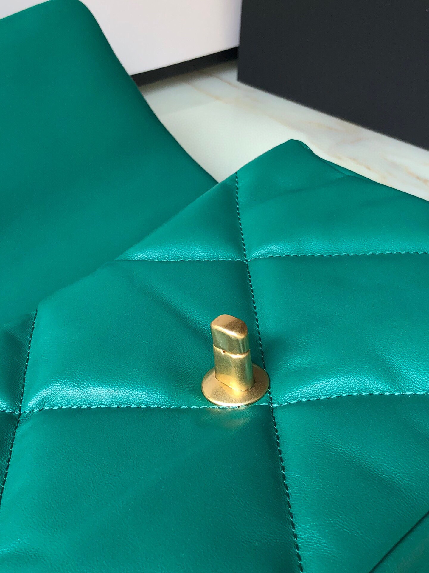 CHANEL 19 HANDBAG Shiny Leather, Gold-Tone, Silver-Tone & Ruthenium-Finish Metal Green 6.2 × 10.1 × 3.5 in