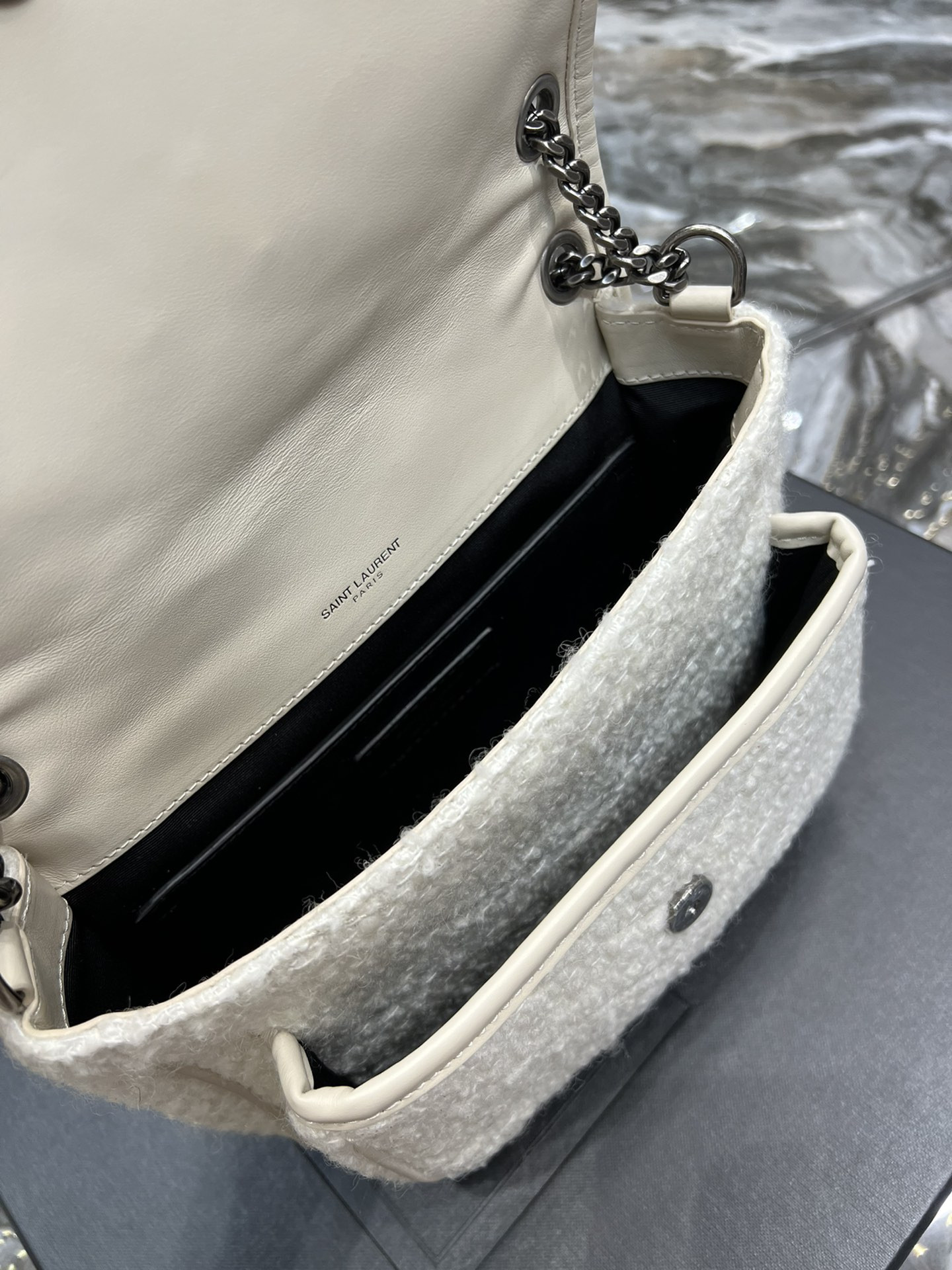 YSL NIKI MEDIUM IN WHITE 11 X 7.8 X 3.3 INCHES