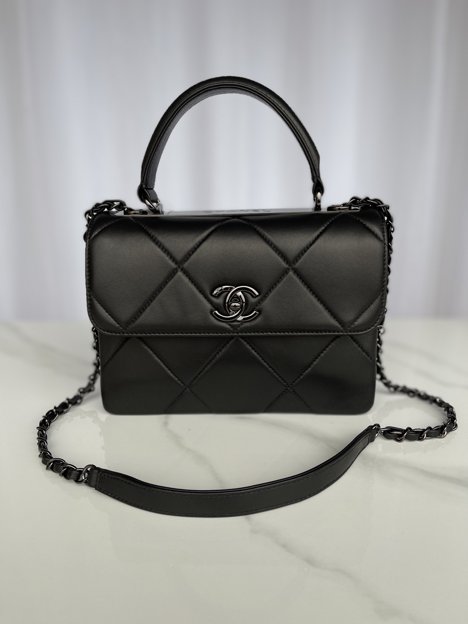 CHANEL FLAP BAG WITH TOP HANDLE 6.6 × 9.8 × 4.7 in