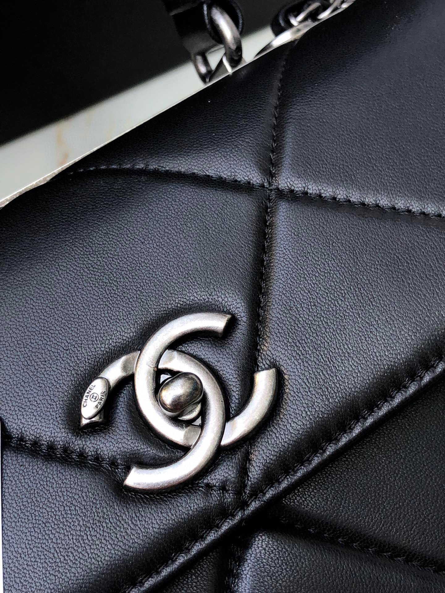 CHANEL FLAP BAG WITH TOP HANDLE 6.6 × 9.8 × 4.7 in