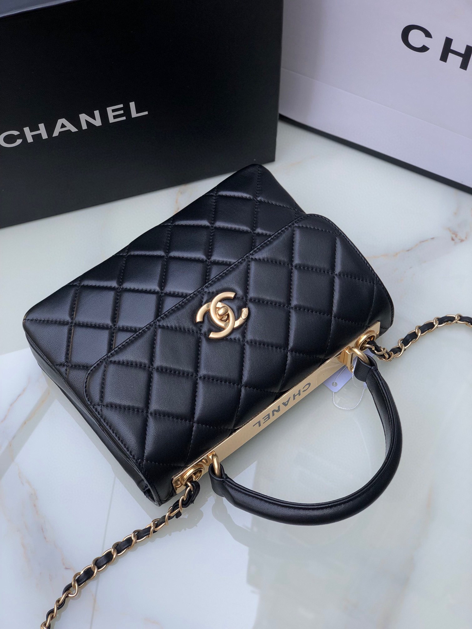 CHANEL FLAP BAG WITH TOP HANDLE 6.6 × 9.8 × 4.7 in