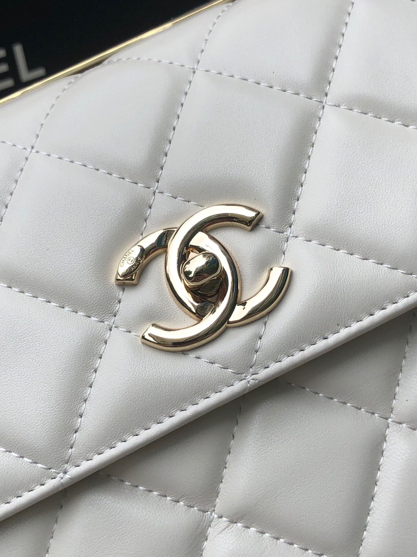 CHANEL FLAP BAG WITH TOP HANDLE 6.6 × 9.8 × 4.7 in