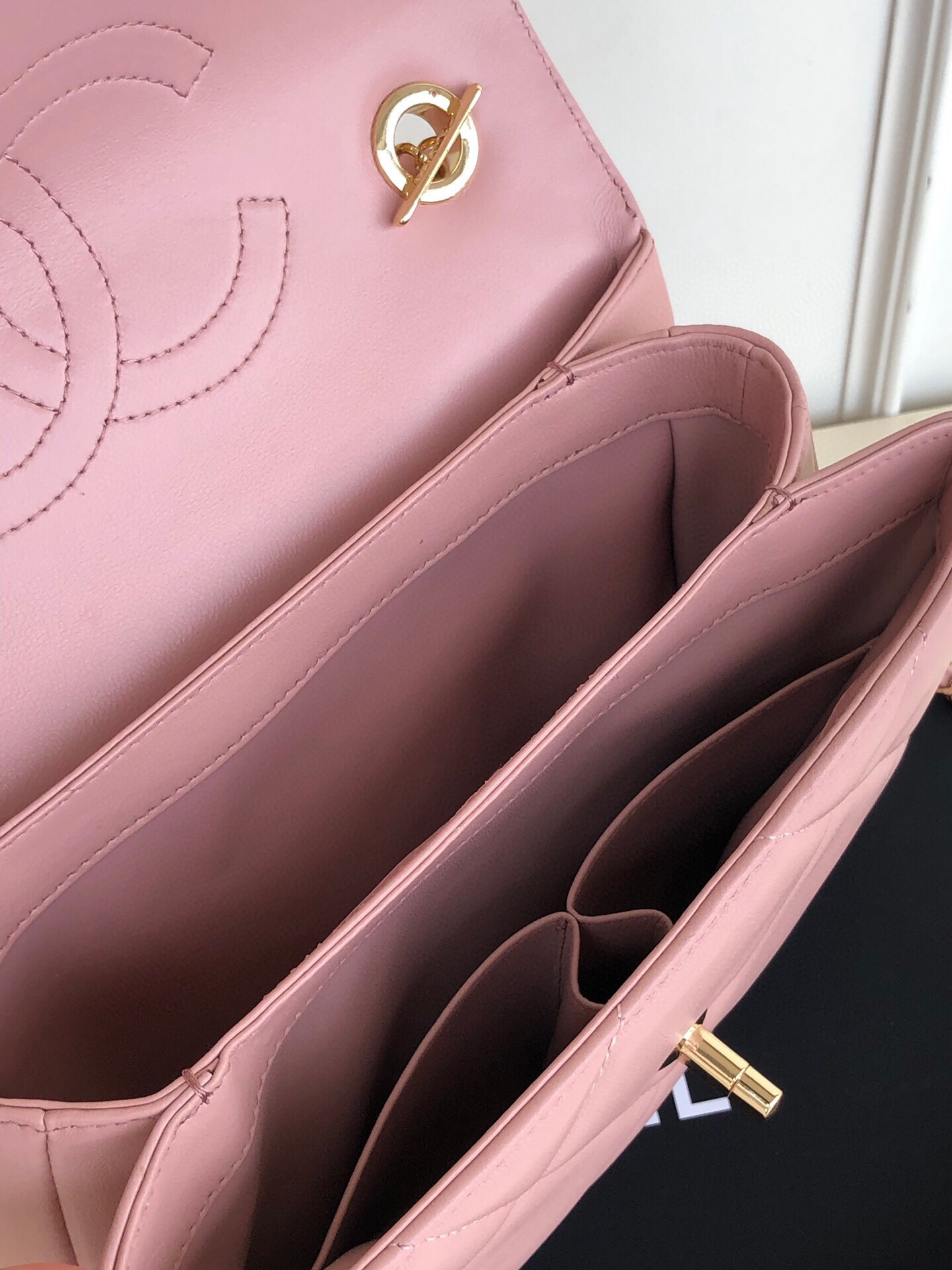 CHANEL FLAP BAG WITH TOP HANDLE 6.6 × 9.8 × 4.7 in